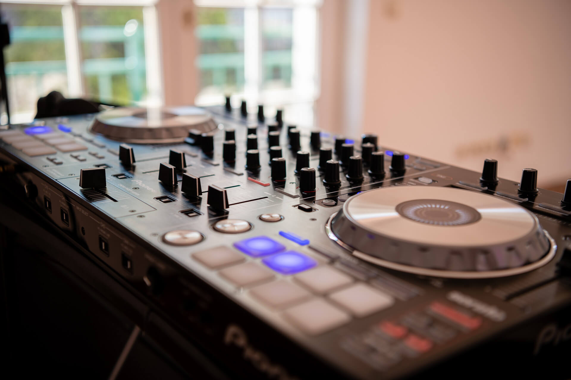 Einblick: DJ Controller von DJ24.at